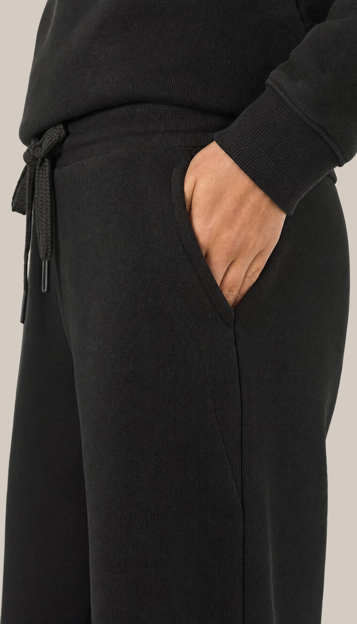 The Charter Jogger - Black - closeup1