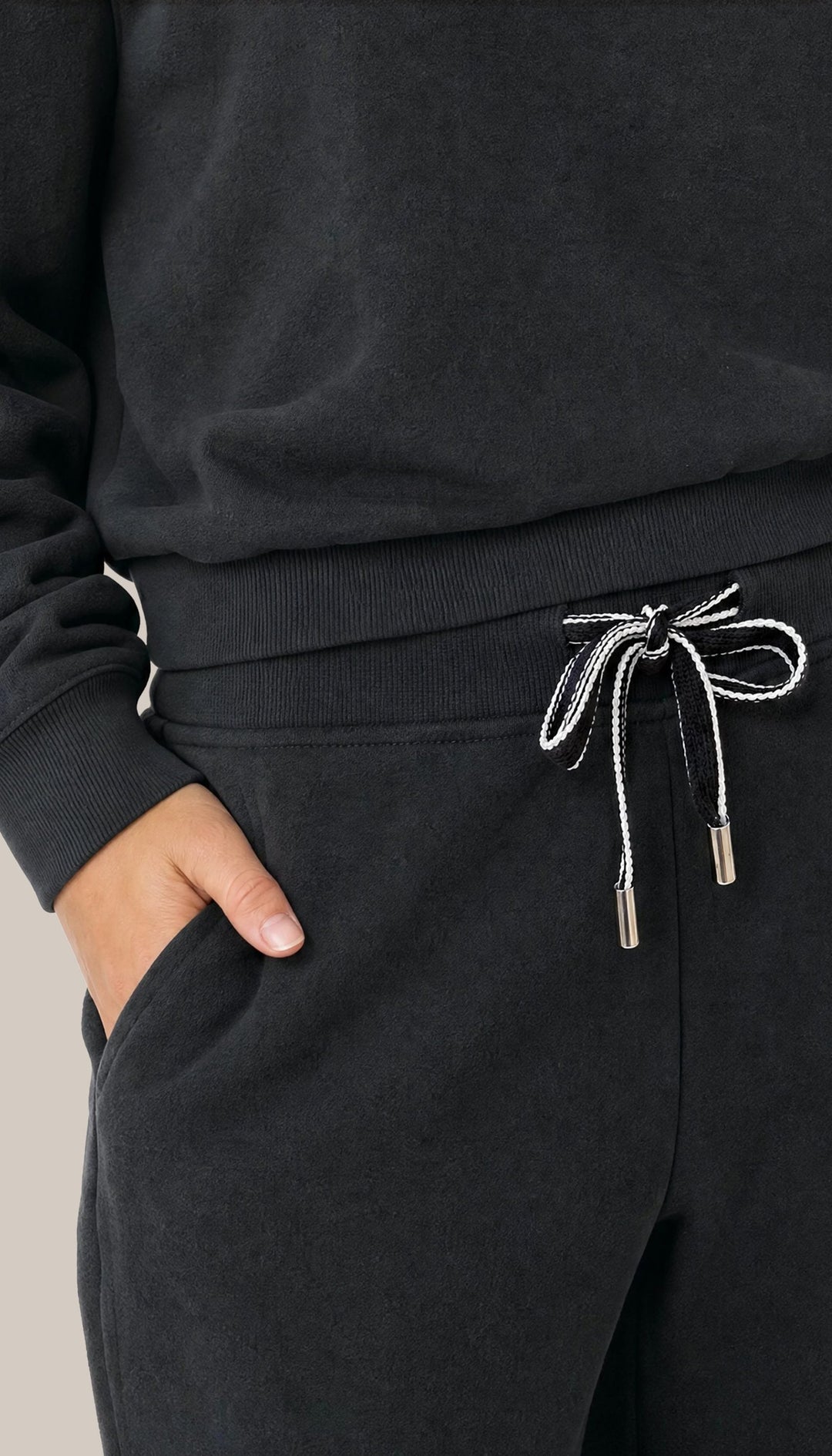 The Coastal Pant - Black - closeup1