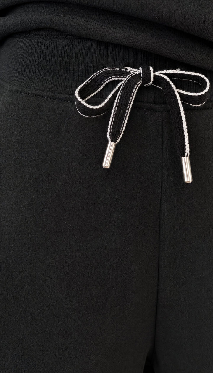 The Coastal Pant - Black - closeup2
