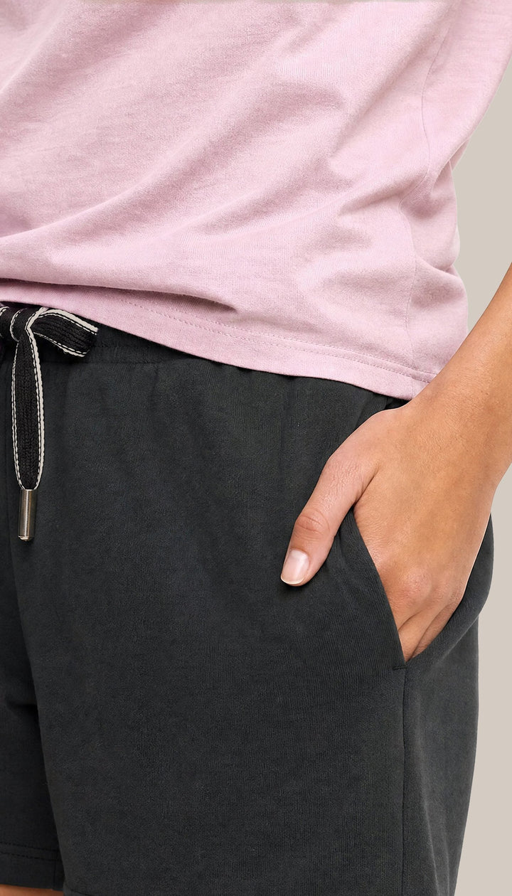 The Volley Short - Black - closeup1